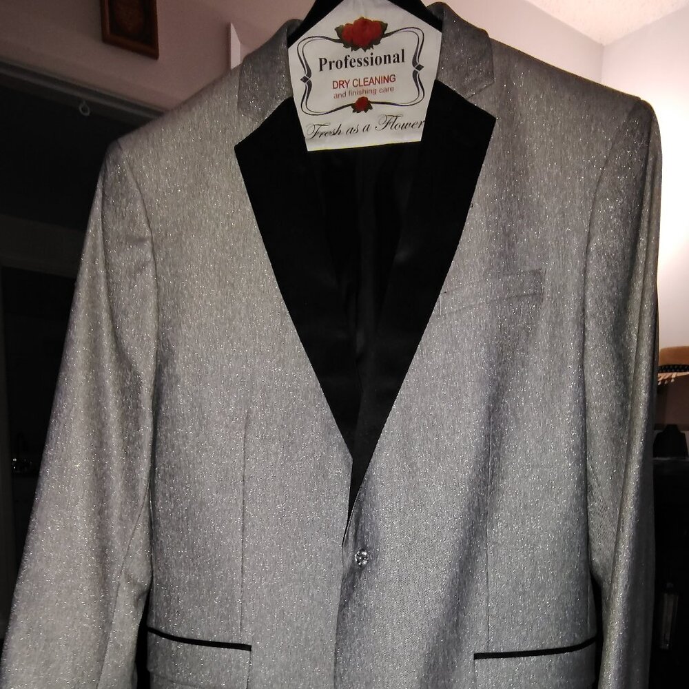 J. Ferrar Brand | Men's Blazer | Size XL | Silver Color w /jeweled button